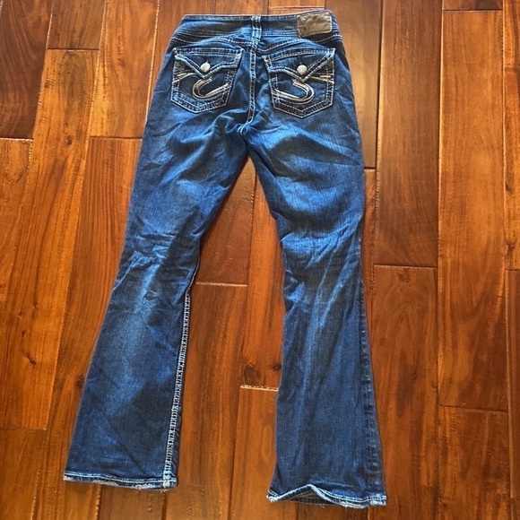Women’s Silver Jeans Co.  Suki Surplus Bootcut Jeans in Size 24x30 [LIKE NEW] - Picture 3 of 6